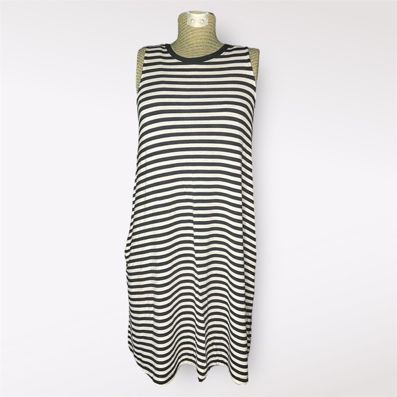 Time and Tru Striped Dress with pockets - Picture 4 of 7